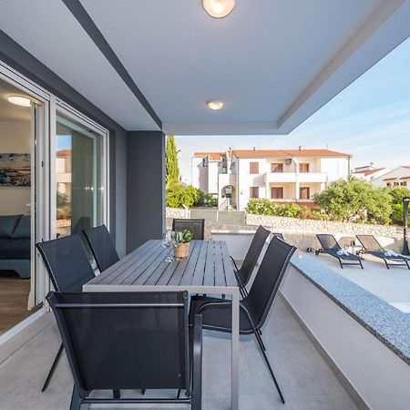 Pool Apartments Banta B Novalja Eksteriør billede
