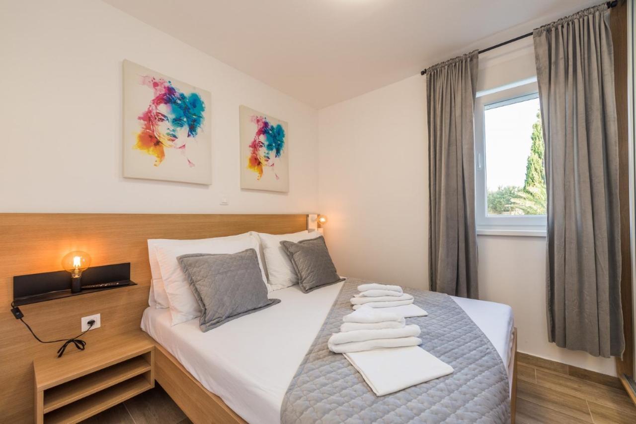 Pool Apartments Banta B Novalja Eksteriør billede