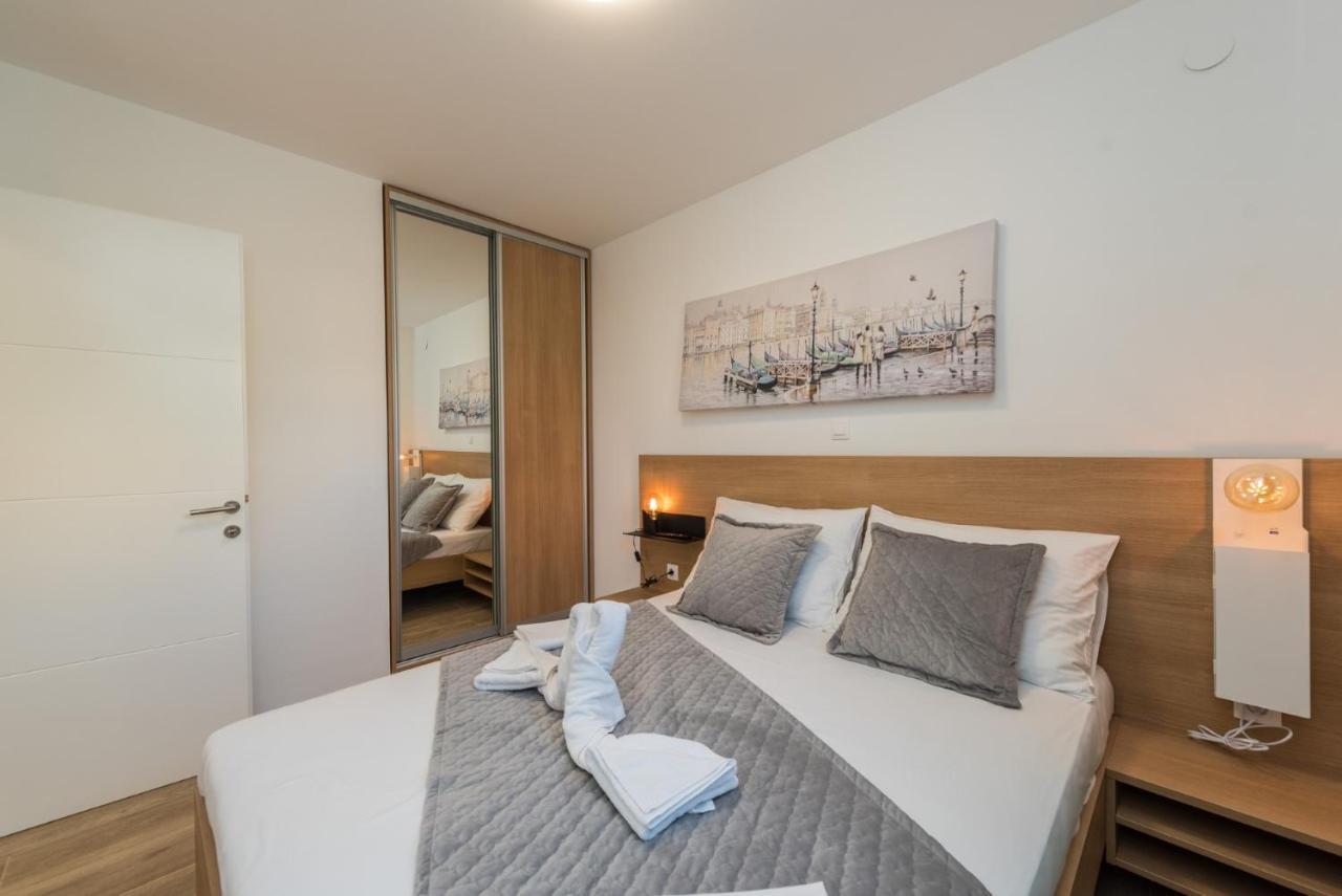 Pool Apartments Banta B Novalja Eksteriør billede