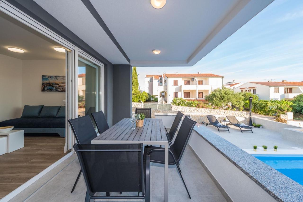 Pool Apartments Banta B Novalja Eksteriør billede
