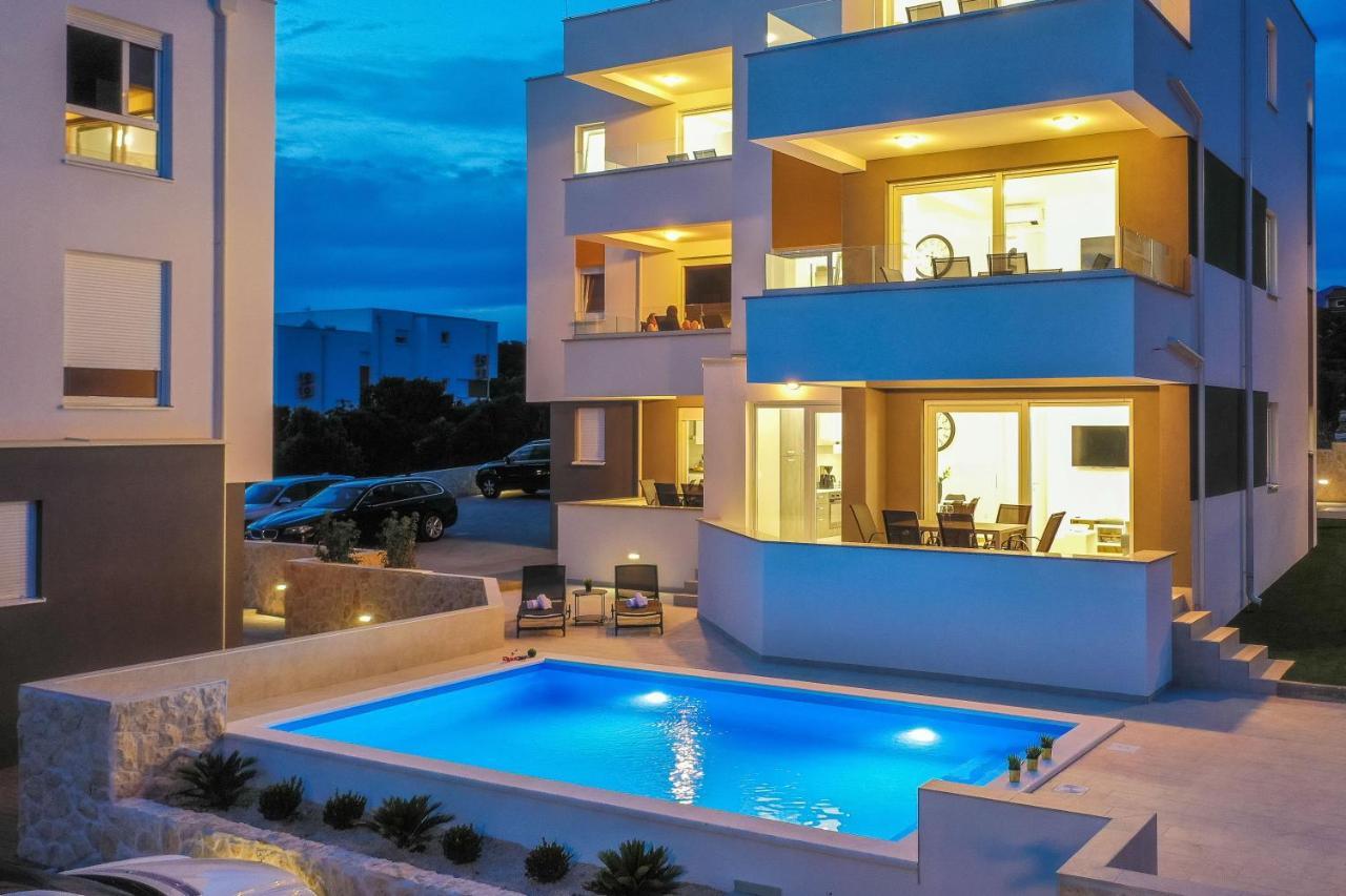 Pool Apartments Banta B Novalja Eksteriør billede