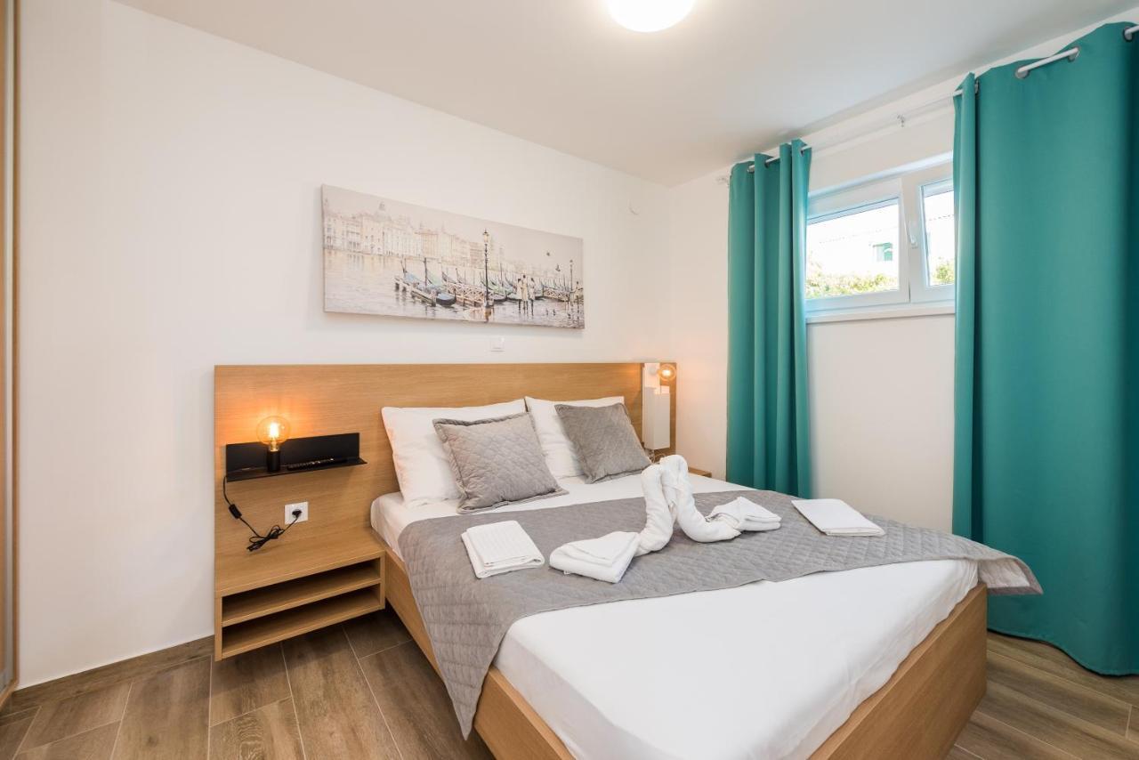 Pool Apartments Banta B Novalja Eksteriør billede